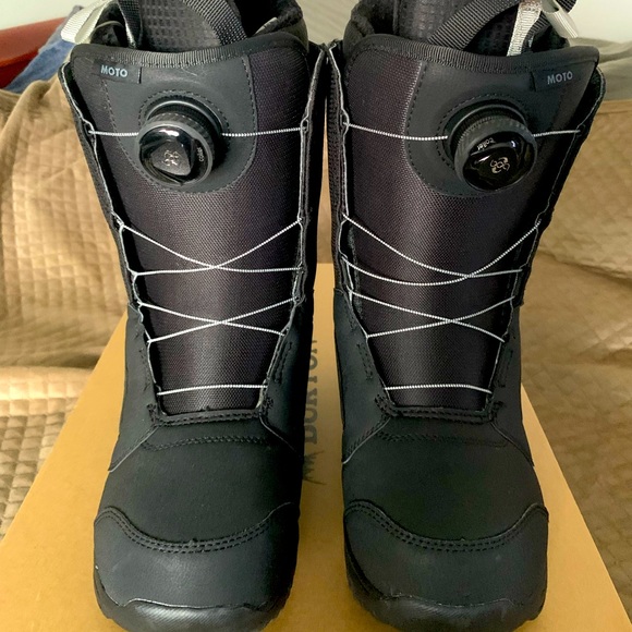 COPY - Worn only once. No rips and no torn. Condition: good